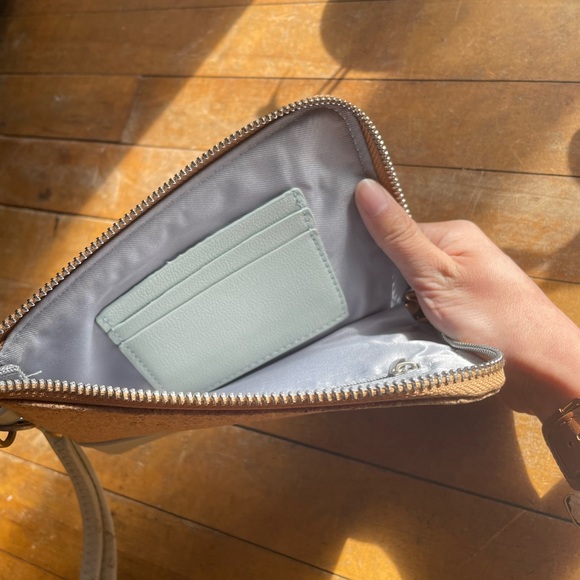 Women’s clutch/wristlet - Picture 6 of 7